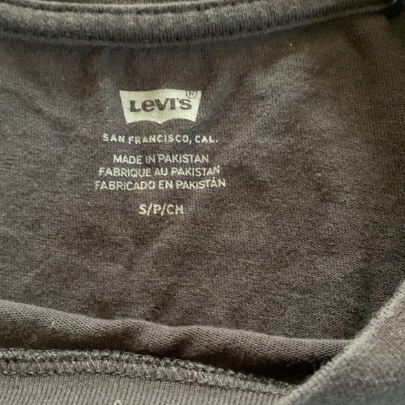 Levi’s Oversized Embroidered Cropped Graphic Tee - Picture 3 of 3